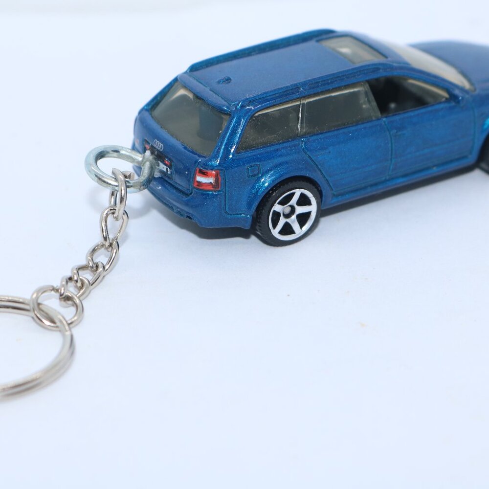 Hot Wheels 2004 blue Audi RS-6 Avant wagon 1/64 scale custom keychain - Picture 3 of 3